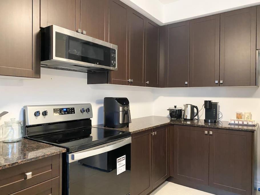 Elegant Rooms In Shared Townhouse Next To Beach Whitby Exterior foto