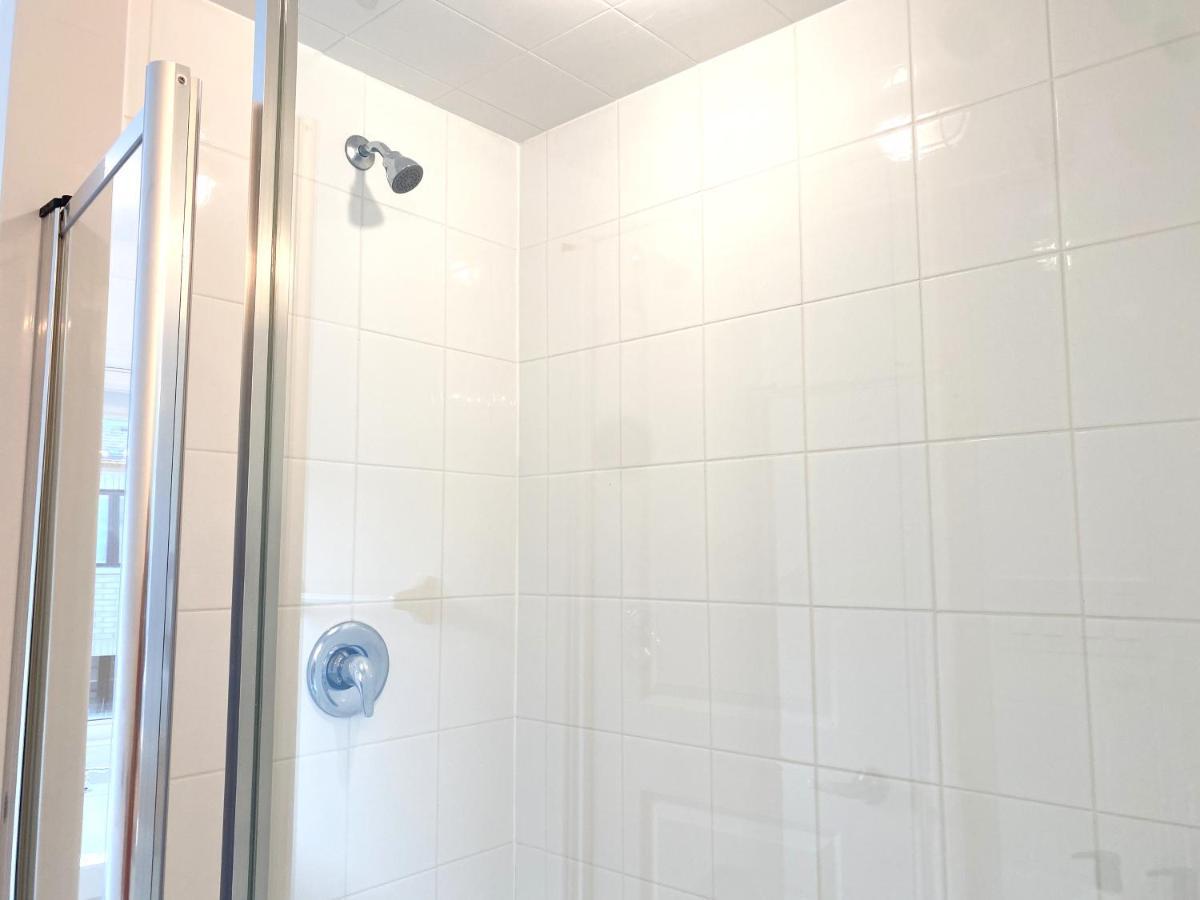 Elegant Rooms In Shared Townhouse Next To Beach Whitby Exterior foto